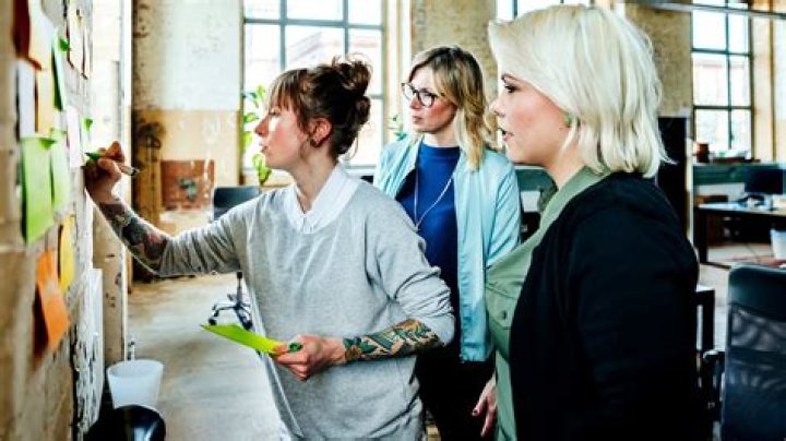 How many Millennials have jobs?