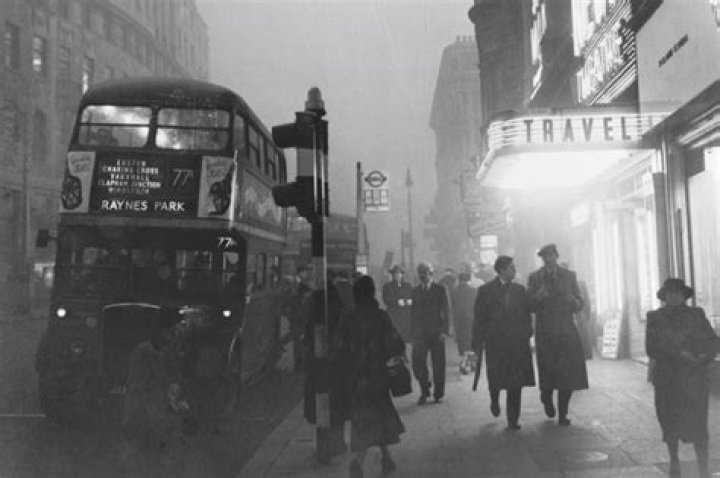 How many people did smog kill in London December 1952?