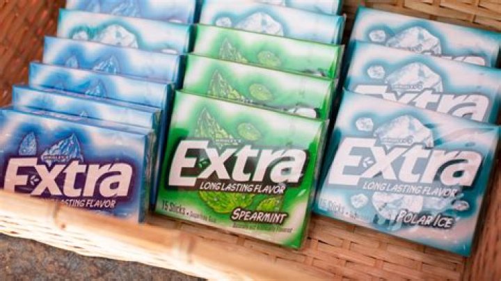 How many pieces of gum are in a extra pack?