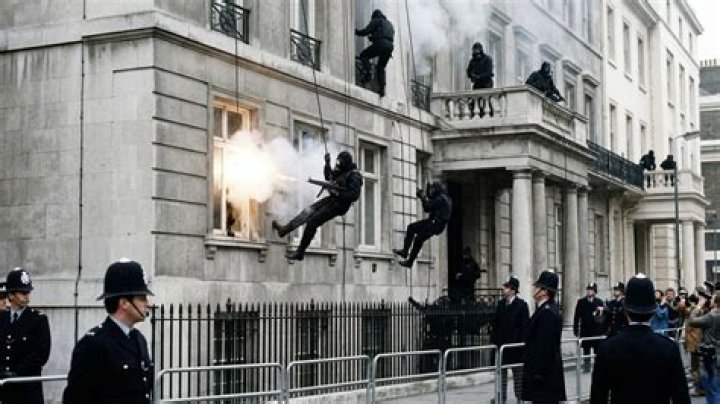 How many SAS soldiers stormed the Iranian Embassy?