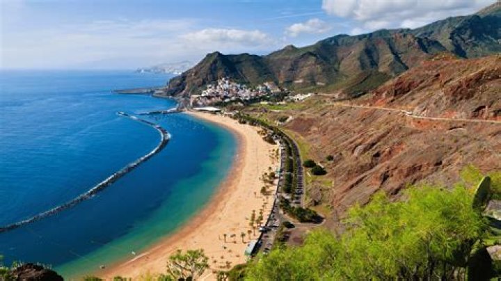 How many Spanish islands are there?