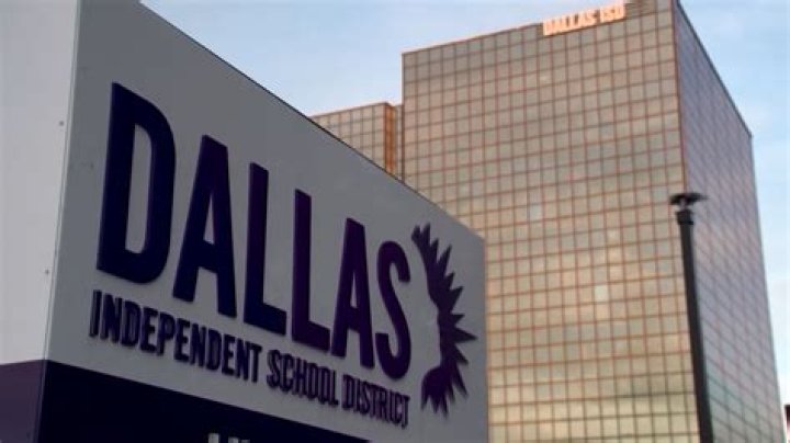 How many students does Dallas ISD have?