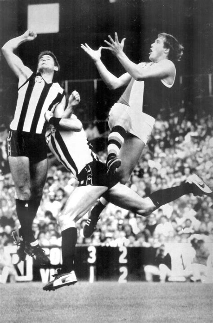 How many times did Tony Lockett kick 10 goals?