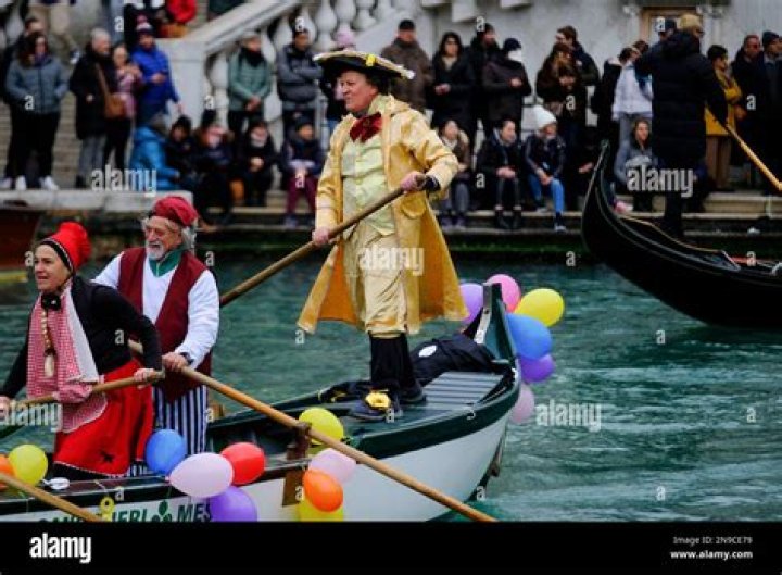 How many Venetians live in Venice?