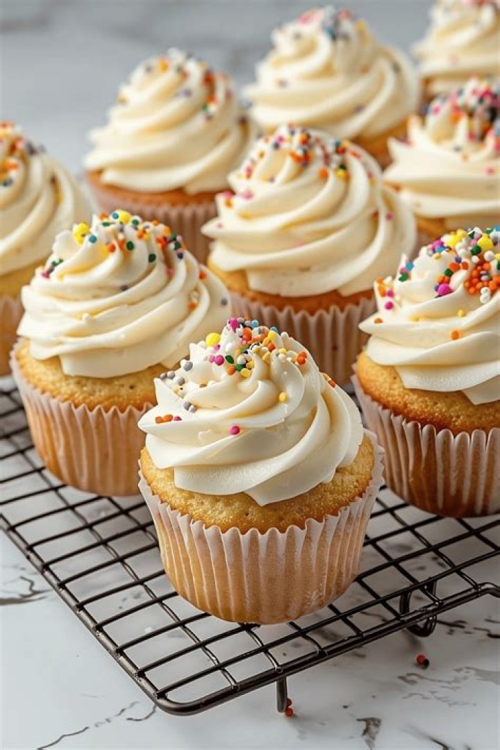 How much calories does a one standard size of cupcake with icing contain?