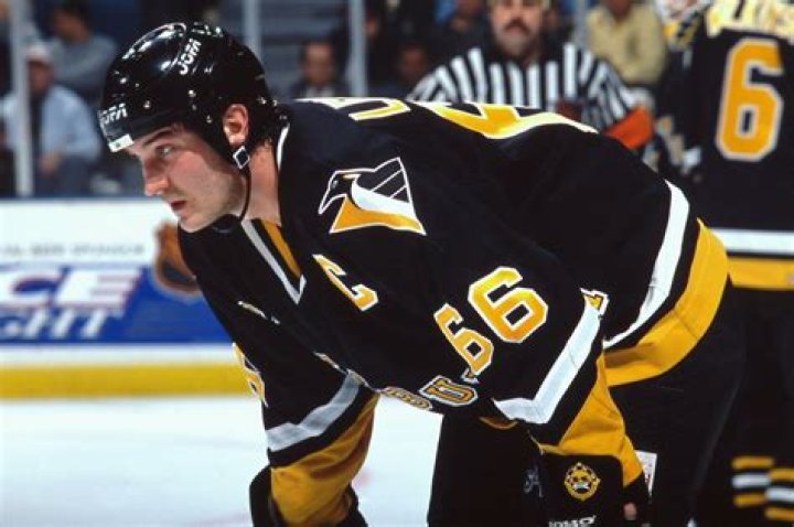 How much did Mario Lemieux pay for the Pittsburgh Penguins?