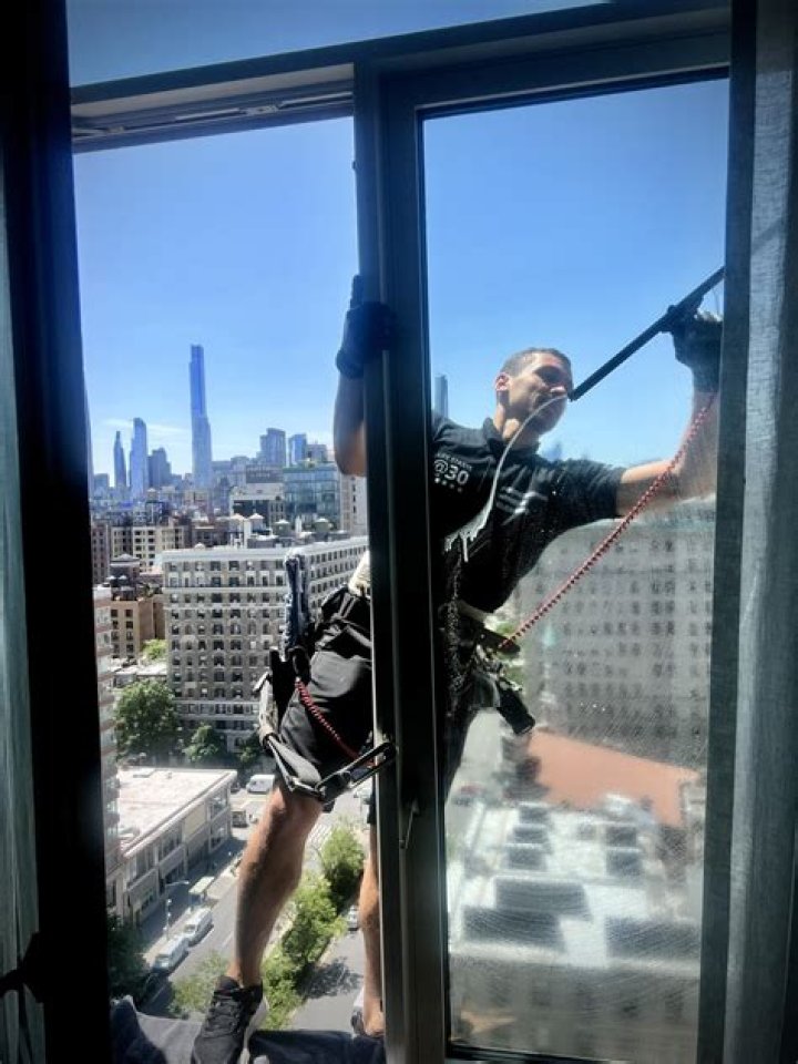 How much do highrise window cleaners get paid?