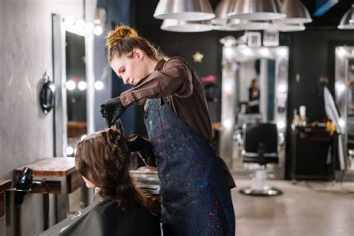 How much do online stylists make?