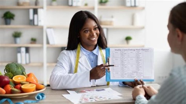 How much do outpatient dietitians make?