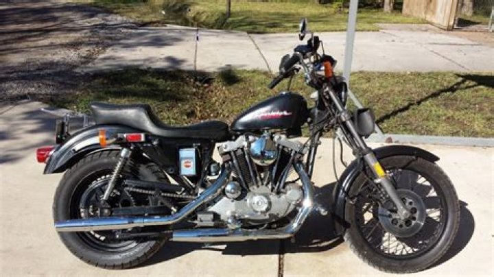 How much does a 1980 Harley Davidson Sportster weight?