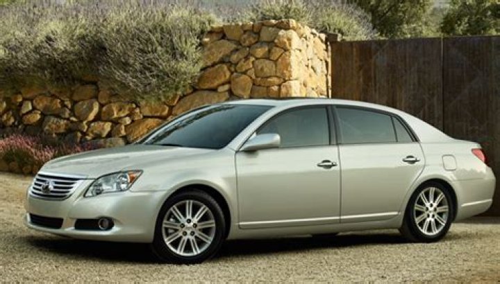 How much does a 2008 Toyota Avalon weigh?