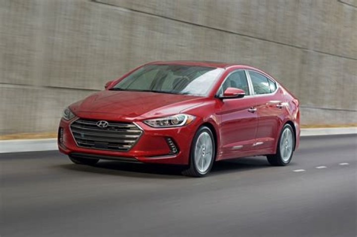 How much does a 2017 Hyundai Elantra cost?