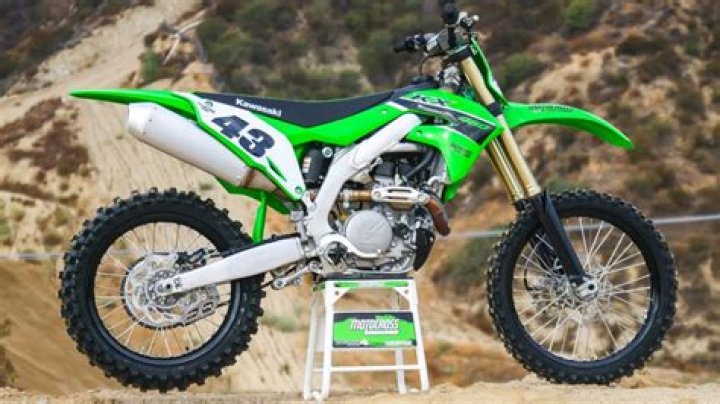 How much does a 450cc dirt bike weigh?