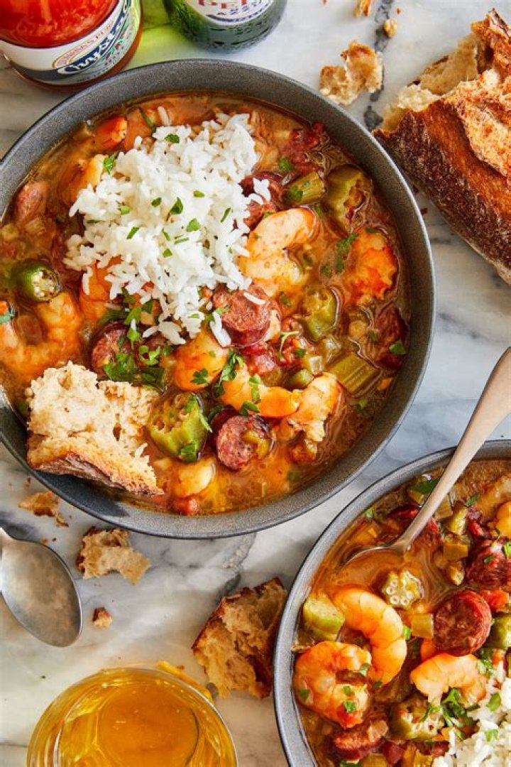 How much does a gallon of gumbo feed?