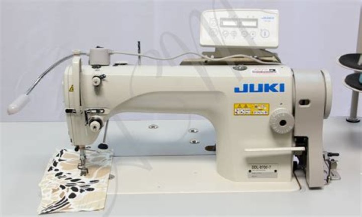 How much does a Juki DDL-8700 weigh?