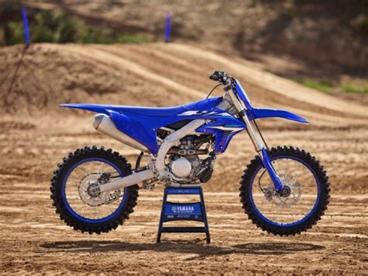How much does a YZ250 weight?