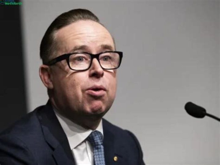 How much does Alan Joyce earn a year?