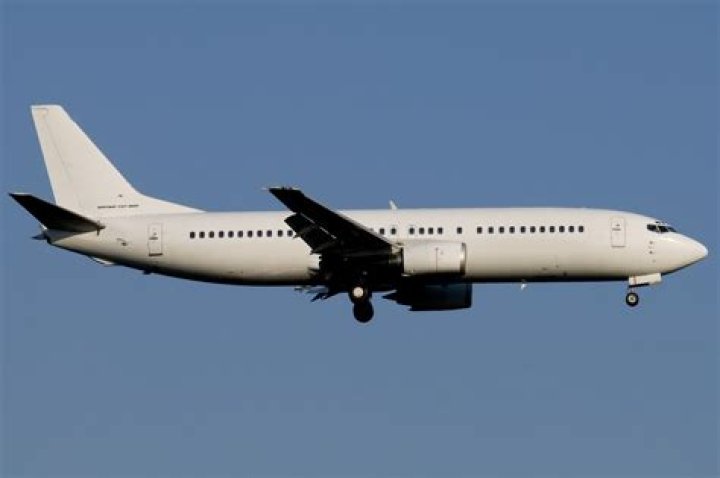 How much does it cost to charter a 737 plane?
