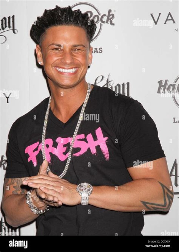 How much does it cost to get DJ Pauly D?