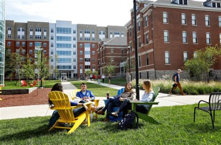 How much does it cost to live on campus at SFU?