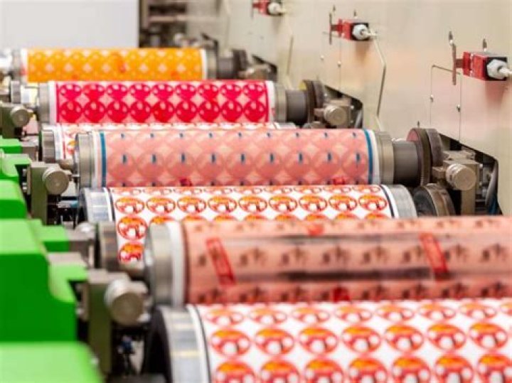 How much does it cost to manufacture a plastic toy?