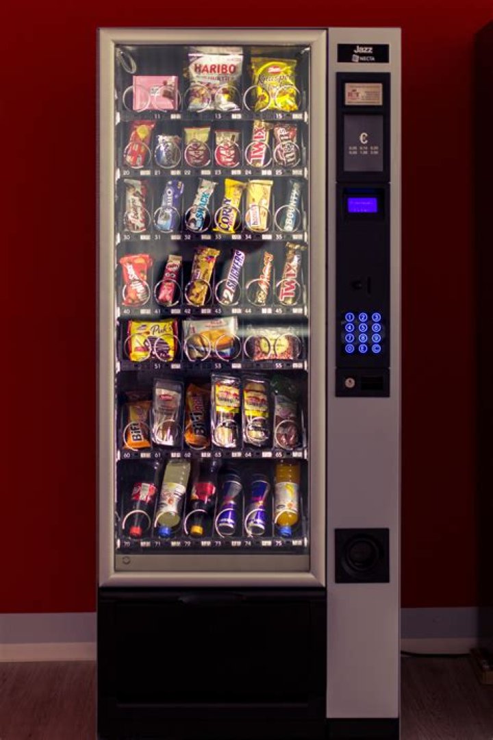 How much does it cost to set up a vending machine?