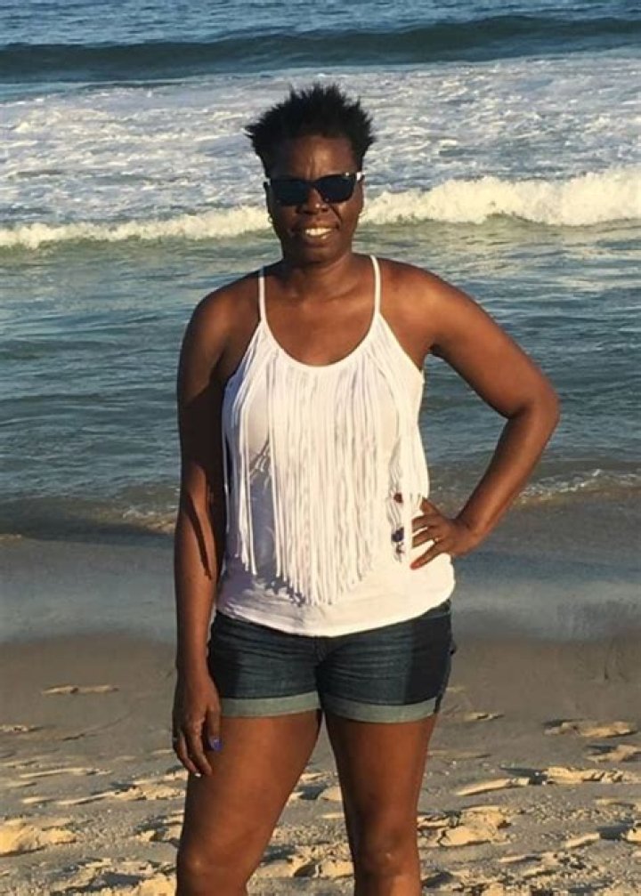 How much does Leslie Jones weigh?