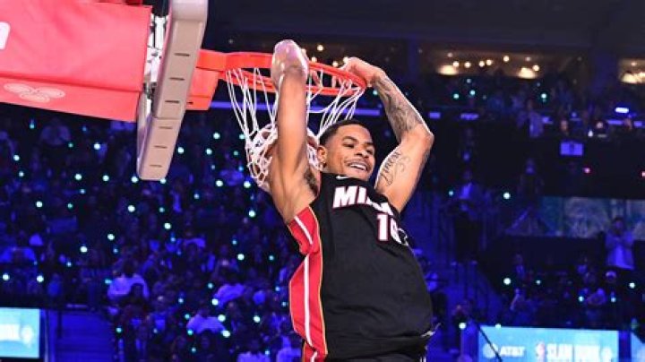 How much does the slam dunk winner get?