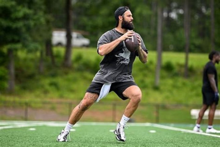 How much does will Grier make?