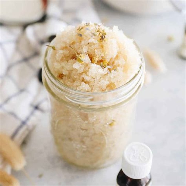 How much essential oil do you put in a sugar scrub?