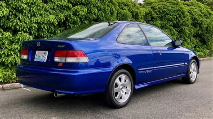How much horsepower does a 2000 Honda Civic Si have?