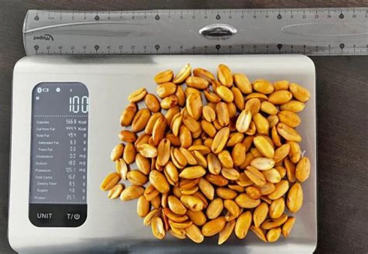 How much is 100 grams of peanuts?