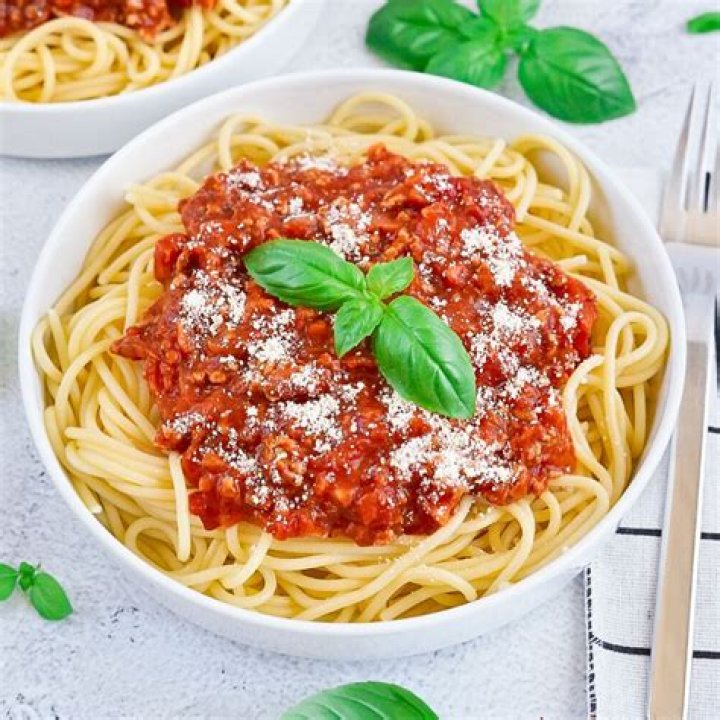 How much is a serving of spaghetti bolognese?