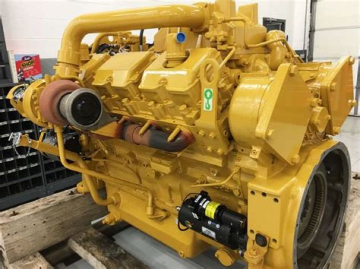 How much oil does a CAT 3412 hold?