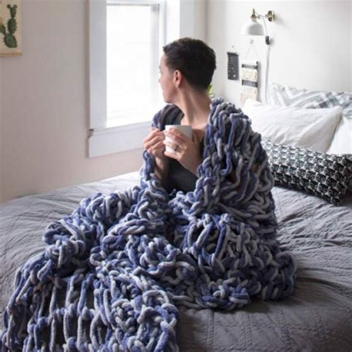 How much yarn is needed to arm knit a blanket?