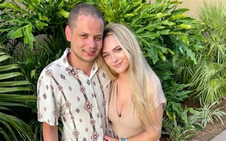 How old is erobb221?