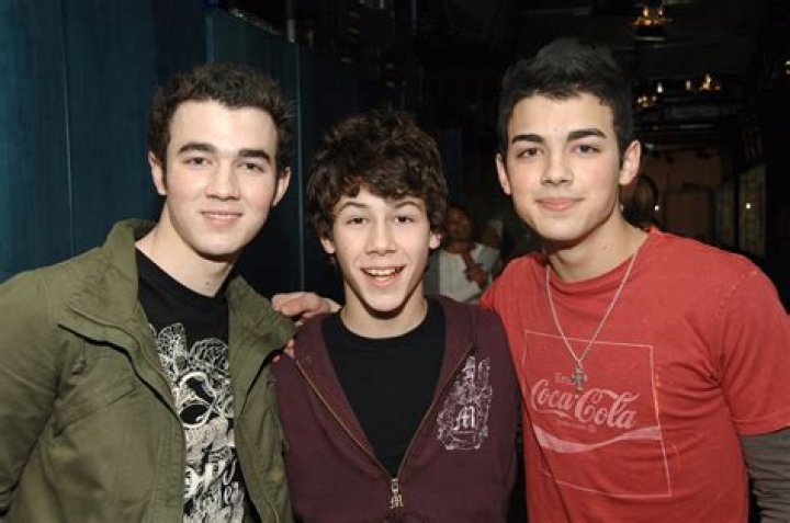 How old were the Jonas Brothers during Jonas LA?