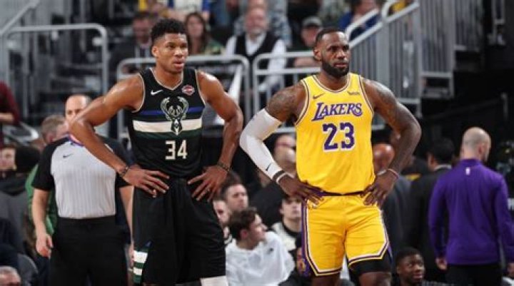 How tall is Antetokounmpo?