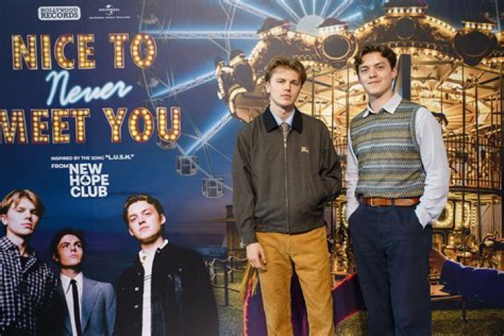 How tall is George from New Hope Club?