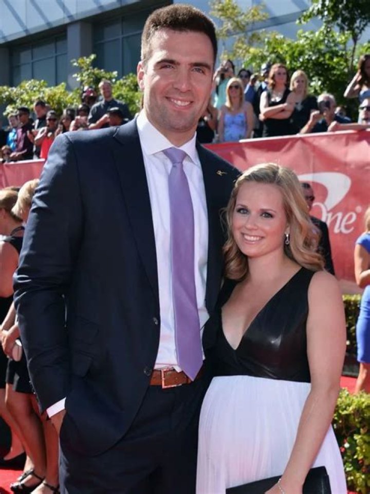 How tall is Joe Flacco's wife?