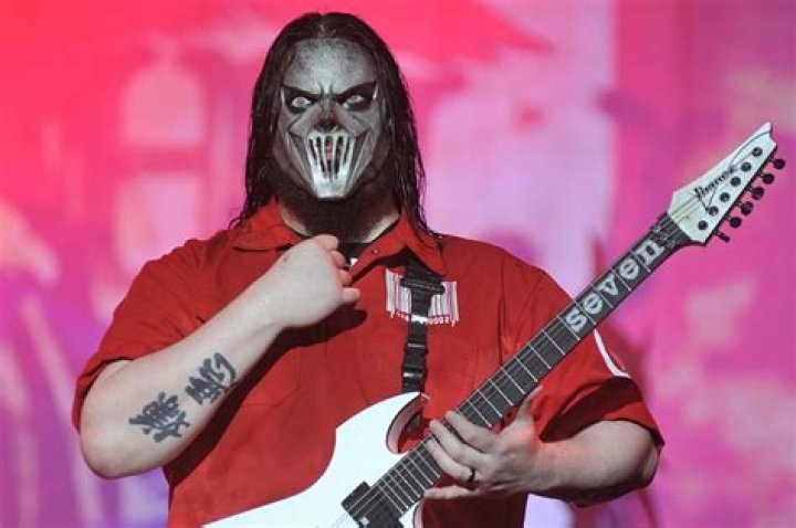How tall is Mick Thomson?
