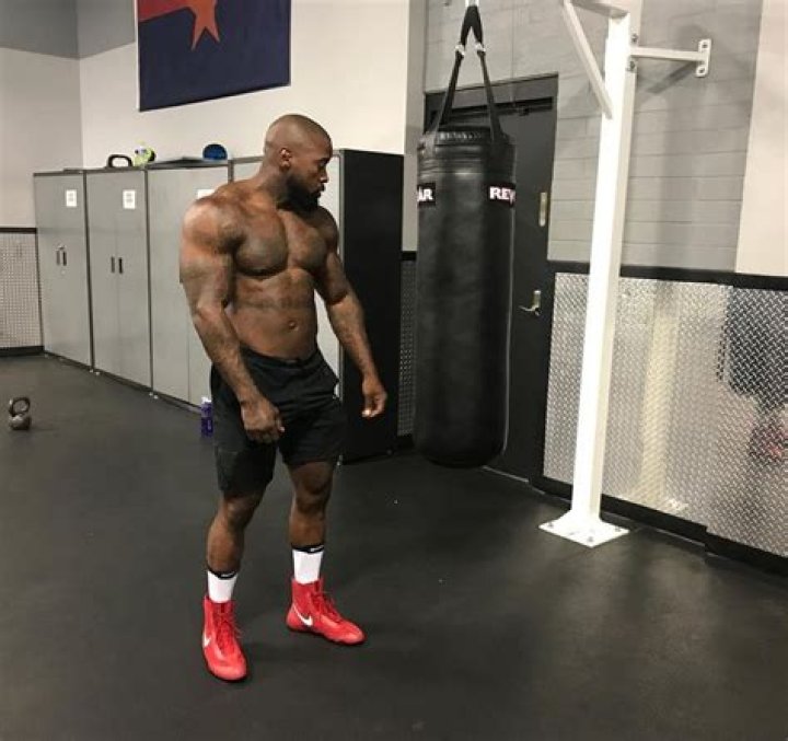 How tall is Mike Rashid?