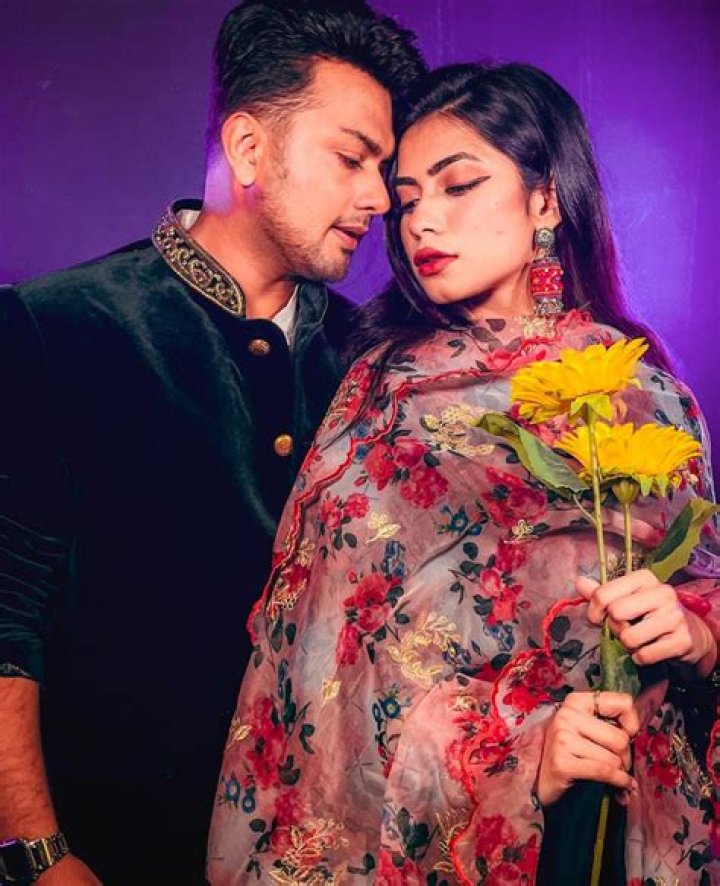 Is AWEZ and Nagma married?