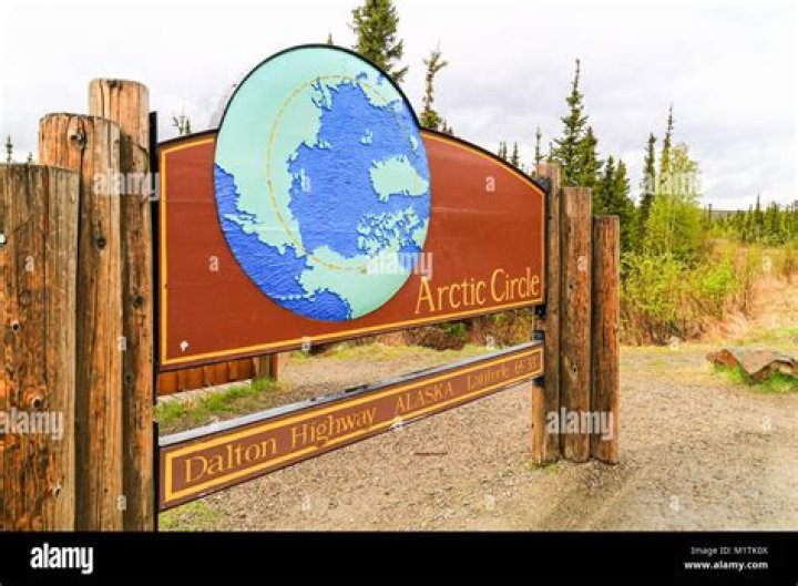 Is Coldfoot in the Arctic Circle?