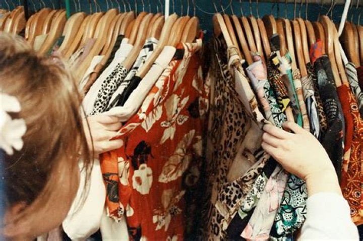 Is Depop or poshmark better?