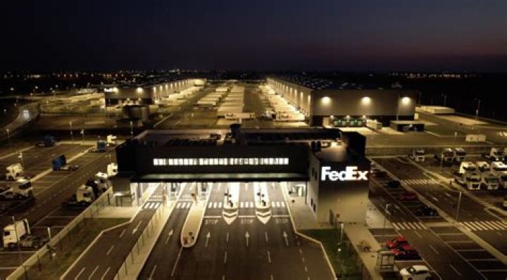 Is FedEx in Italy?