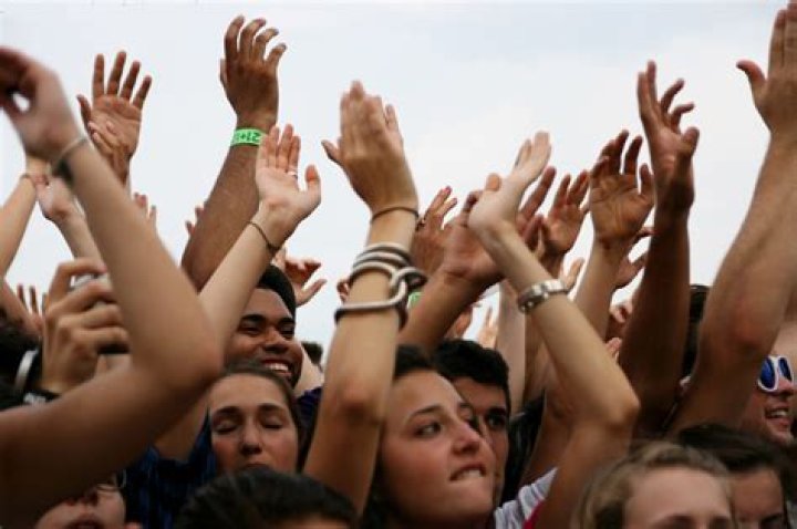 Is it appropriate to clap in church?