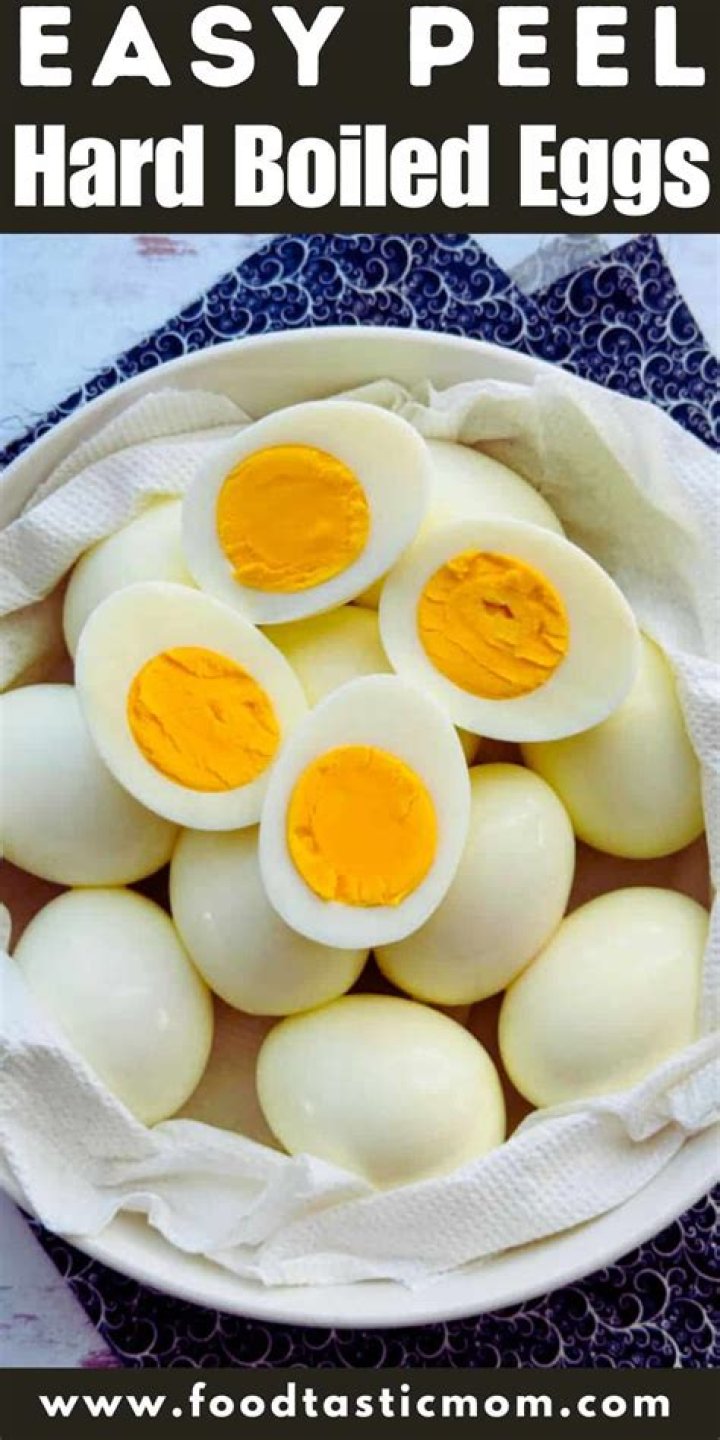 Is it better to peel boiled eggs or leave them in the shell?