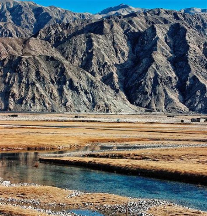 Is it safe to travel to Xinjiang?