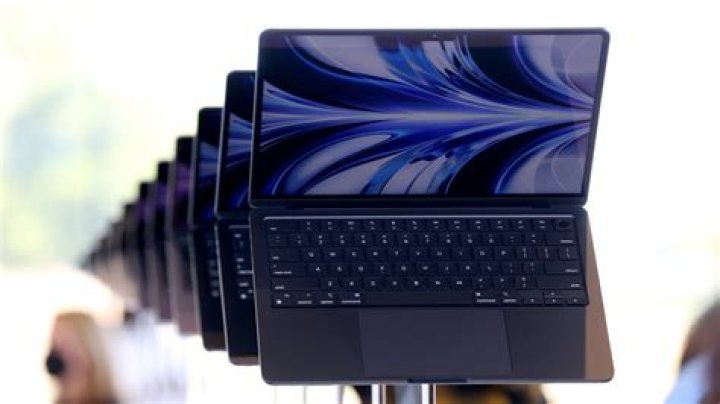 Is it safe to use laptop in the sun?